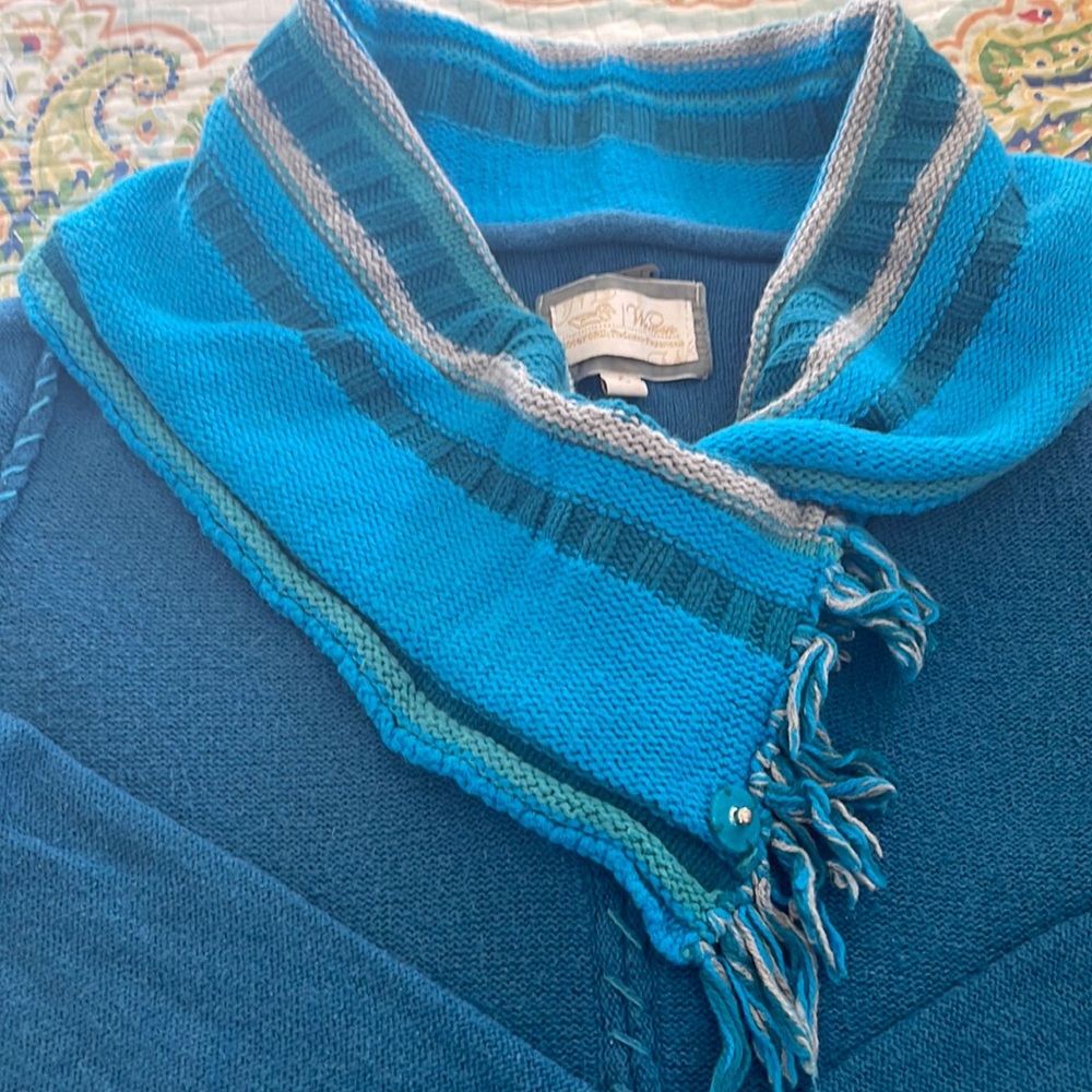 Turquoise Sweater Rockford Large in great almos new condition.